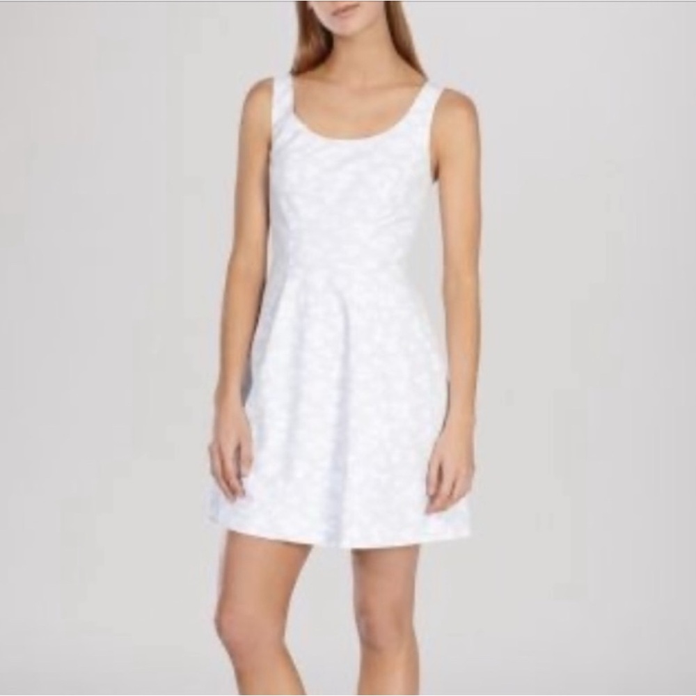 Karen Millen - women’s sleeveless white / silver Jacquard mini cloud dress SZ 10